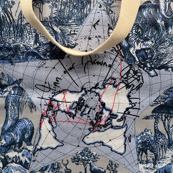 NWOT DIOR LARGE AROUND THE WORLD SHOPPING TOTE - Picture 4 of 9